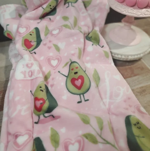 Valentines Avacado Blanket-NWT - Picture 3 of 5